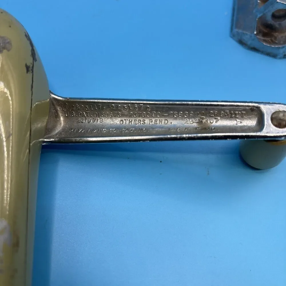 Vintage Can-O-Mat wall mount Can Opener, Populux, w/ mount, MCM 1960s Green US